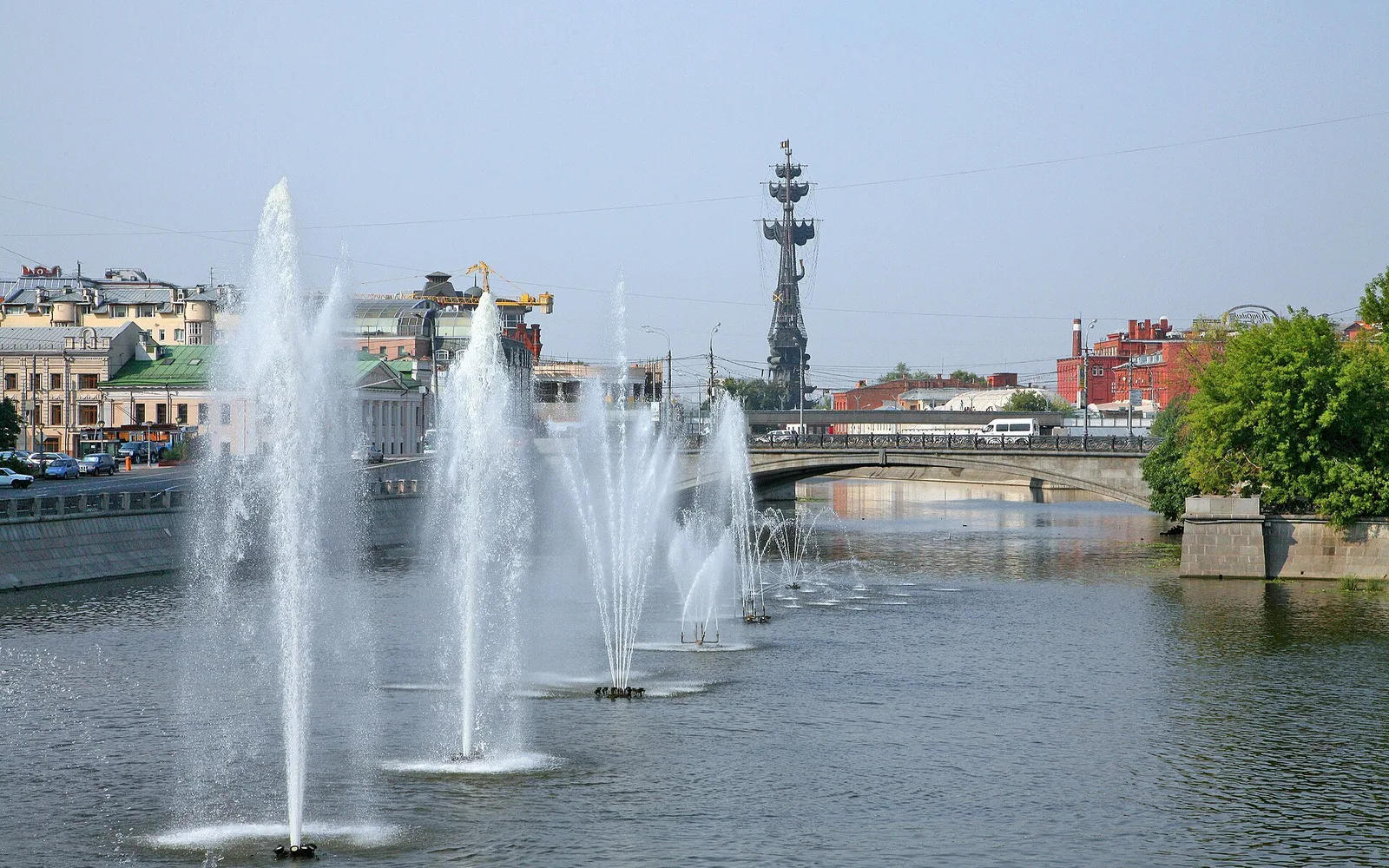 Памятник Петру I на Москве-реке